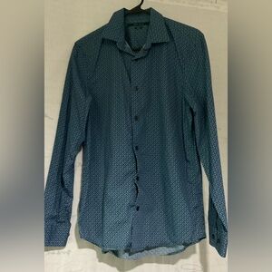 Perry Ellis slim fit size small men’s button down dress shirt.